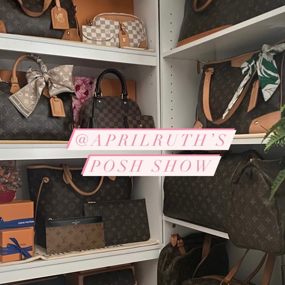 LIKE THIS POST TO BE NOTIFIED ON MY NEXT LIVE SHOW 💕 - Picture 2 of 2